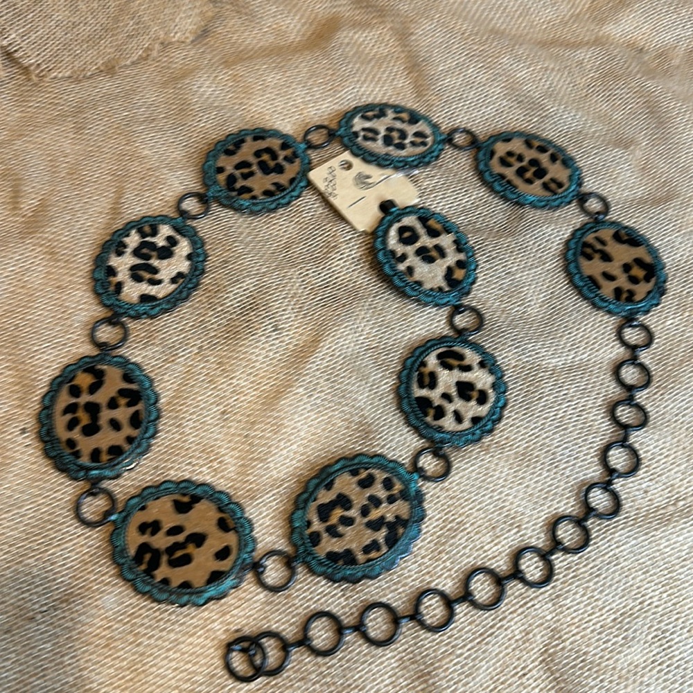 Leopard print chain belt with turquoise accent NWOT